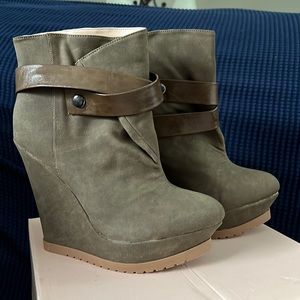 Shoe Dazzle Esmielyn  Platform Booties  7.5 New